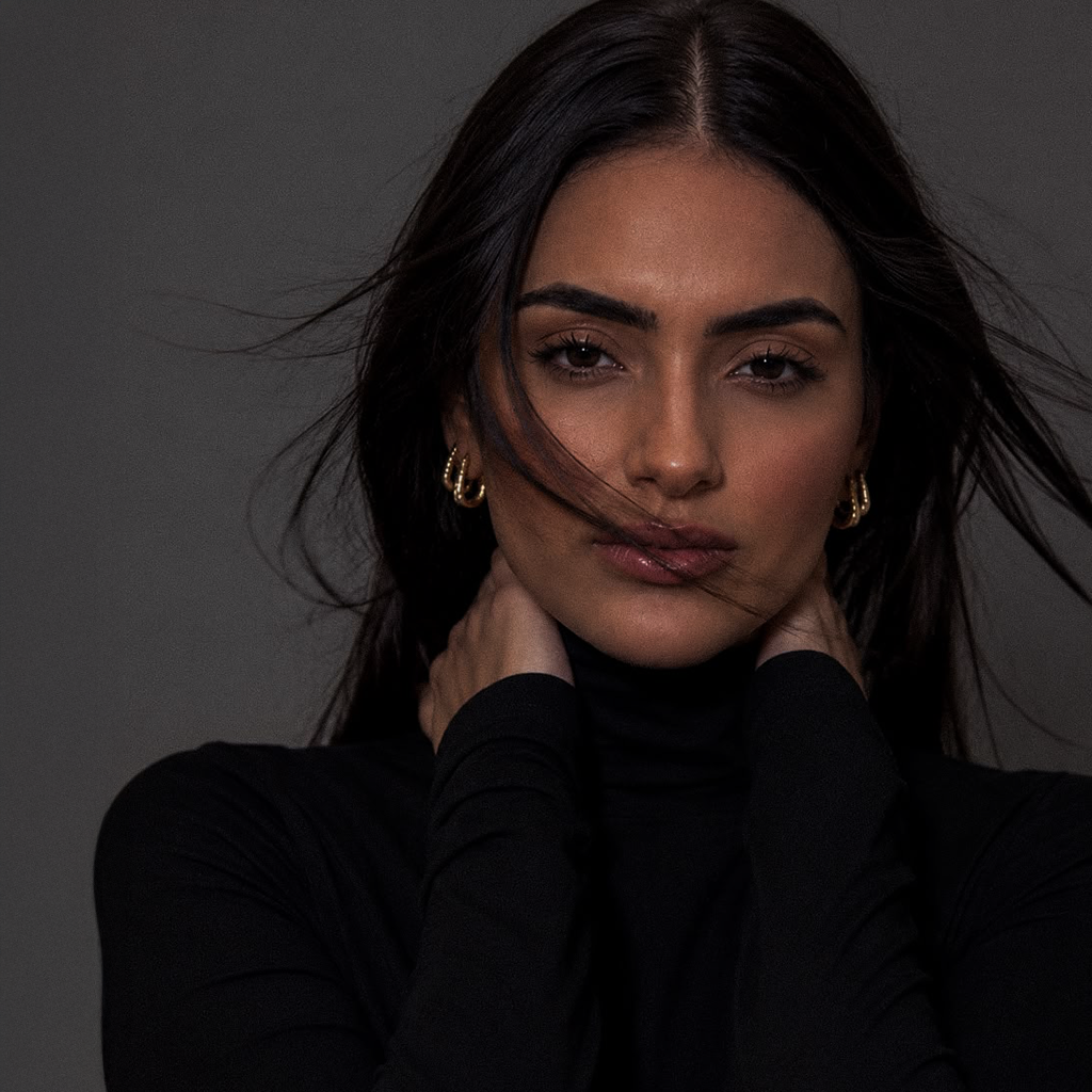 Retrato da Dra. Jeniffer Oliveira, biomédica esteta especialista em harmonização facial